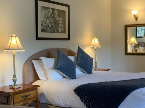 Delderfield Cottages - Sydneys Hotel 5