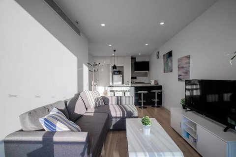 Brand New Apt With Sea Views In Heart Of St Kilda - Sydneys Hotel 5
