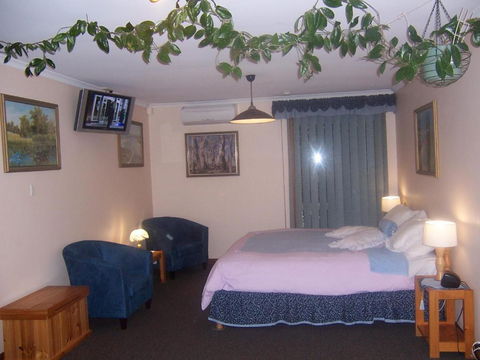 Adelaide Hills B & B Accommodation - Sydneys Hotel 5