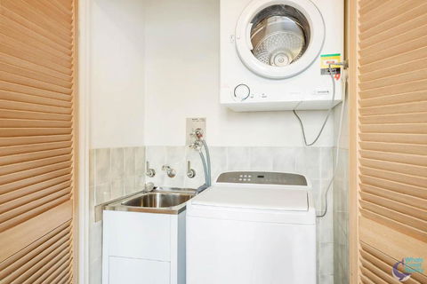Pacific Pines Unit 6 - Sydneys Hotel 1