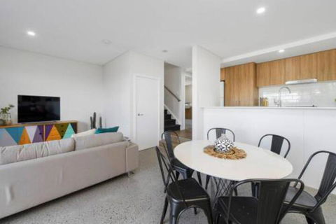 G149 Apt 2 - Sydneys Hotel 6