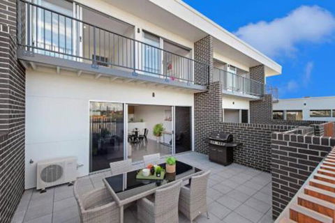 G149 Apt 2 - Sydneys Hotel 0