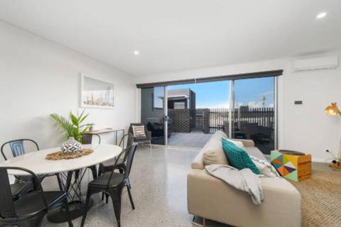 G149 Apt 2 - Sydneys Hotel 3