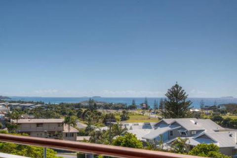 Coffs Jetty Beach House - Sydneys Hotel 1