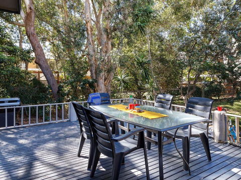 Pet Friendly Bennetts Beach Cottage - Sydneys Hotel 3