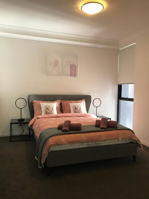 Elegant Design 2 Bed 2 Bath Apartment In Liverpool - Sydneys Hotel 5