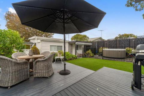Amber Cottage Luxury Seaside Retreat With Outdoor Spa! - Sydneys Hotel 0