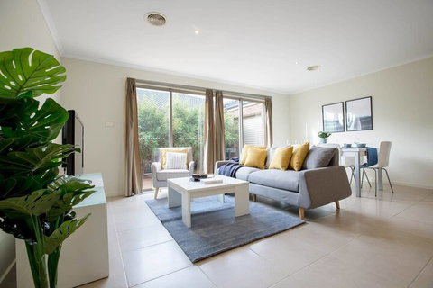 Spacious Lovely Home In Point Cook - Sydneys Hotel 5
