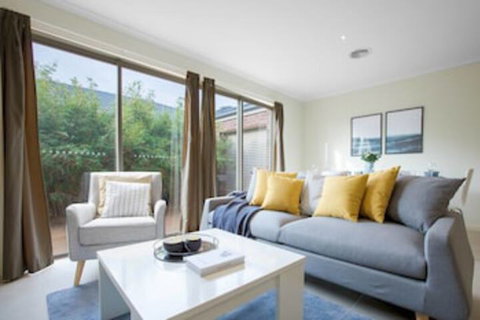 Spacious Lovely Home In Point Cook - Sydneys Hotel 0