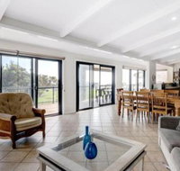 2 Cliff Road - Sydneys Hotel