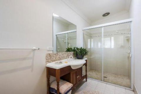 Pelicans Rest - Sydneys Hotel 6