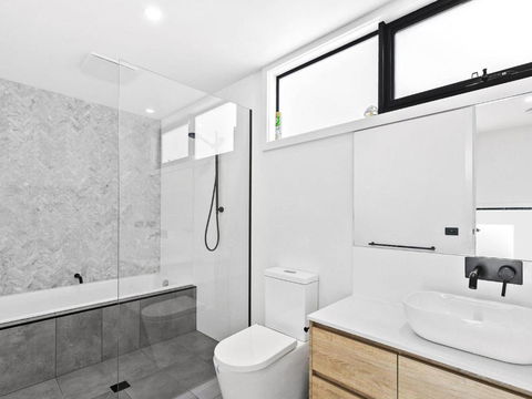 POINT BREAK NEW LISTING 2019 - Sydneys Hotel 6