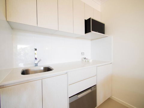 Apartments At 2 Landsborough - Sydneys Hotel 5