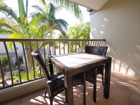 Apartments At 2 Landsborough - Sydneys Hotel 3