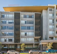 Roseberry Apartment For Travelling Couple In Green Square - Sydneys Hotel