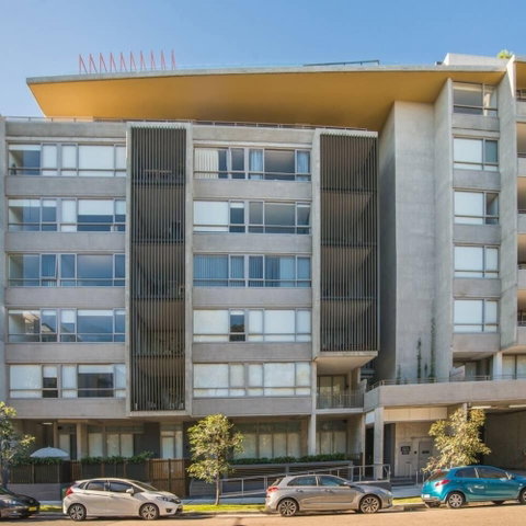 Roseberry Apartment For Travelling Couple In Green Square - Sydneys Hotel 0