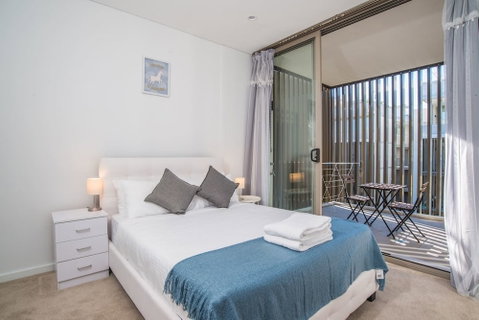 Roseberry Apartment For Travelling Couple In Green Square - Sydneys Hotel 1