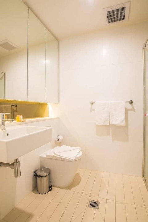 Roseberry Apartment For Travelling Couple In Green Square - Sydneys Hotel 5