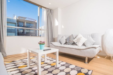Roseberry Apartment For Travelling Couple In Green Square - Sydneys Hotel 4