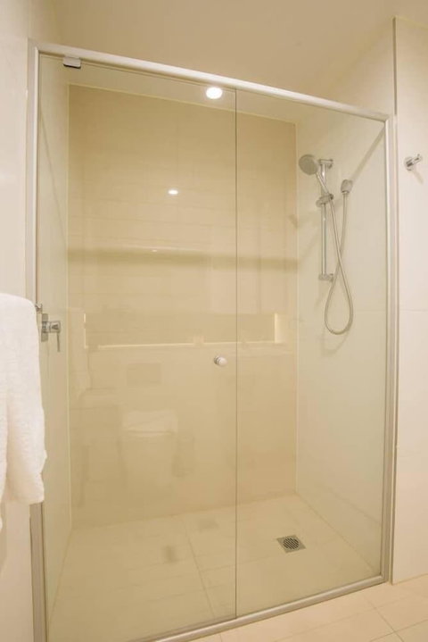 Roseberry Apartment For Travelling Couple In Green Square - Sydneys Hotel 2