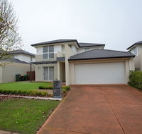 Superb Luxe 5BR Housepoint Cook Near Lake - Sydneys Hotel