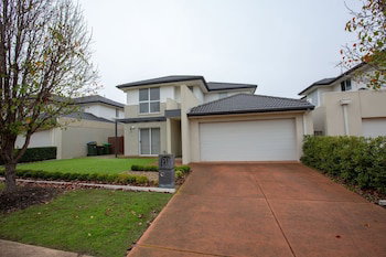 Superb Luxe 5BR House@point Cook Near Lake - Sydneys Hotel 0