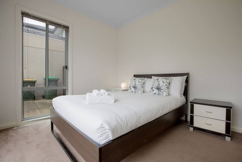Superb Luxe 5BR House@point Cook Near Lake - Sydneys Hotel 4