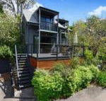 Cloudsong Chalet 1 Close to the village centre - Sydneys Hotel