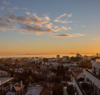107light Filled Cozy Apt in the Heart of St. Kilda - Sydneys Hotel