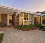 Woorim Secluded Palms Cottage - Sydneys Hotel