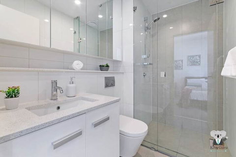 SouthWest LIVERPOOL Amazing View 2Bed APT NLP100A - Sydneys Hotel 4