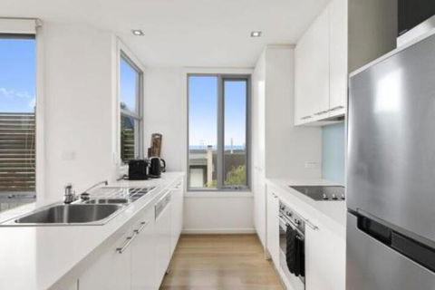 POINT GREY APARTMENT 2 Ocean VIews With Wifi - Sydneys Hotel 5