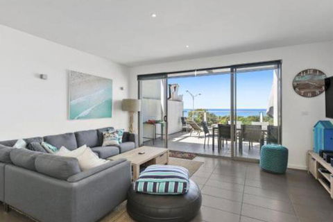 WATERFRONT SEVEN In The Heart Of Lorne - Sydneys Hotel 0