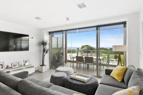 WATERFRONT TWO Position Perfect NEW LISTING 2019 - Sydneys Hotel 0