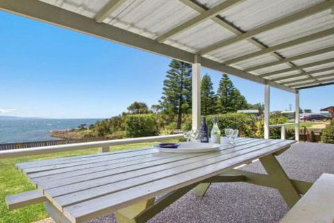 Amazing Aspects Perched Above Tilbury Cove - Sydneys Hotel 3