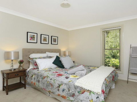 Garland Park 3 Night Weekends For Price Of 2 - Sydneys Hotel 2