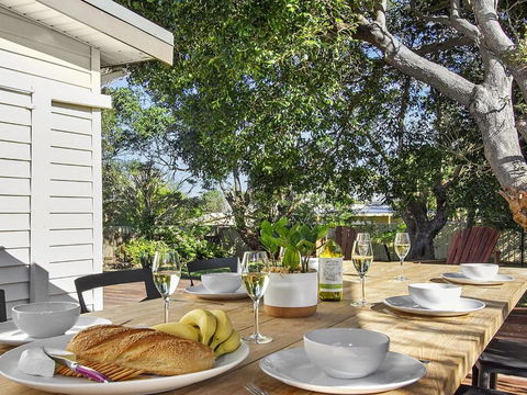 Prince Edward Escape Pet Friendly - Sydneys Hotel 5
