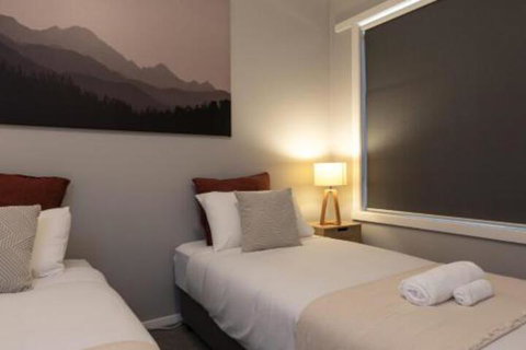 Mrs Brightside - Sydneys Hotel 4