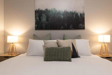 Mrs Brightside - Sydneys Hotel 0