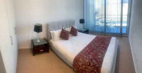 RNR Light Square - Sydneys Hotel 2