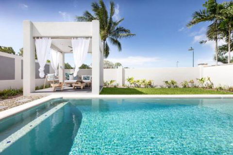 WINDFALL In PALM COVE - Sydneys Hotel 0
