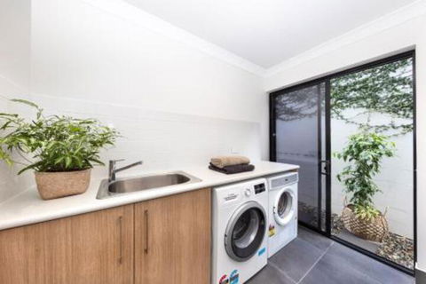 WINDFALL In PALM COVE - Sydneys Hotel 2