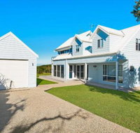 Middle Rock Beach House Beach Front Lake Cathie - Sydneys Hotel