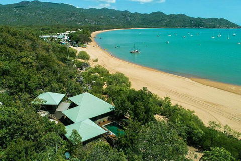 Absolute Beachfront - Sydneys Hotel 2