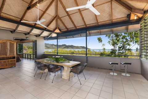 Absolute Beachfront - Sydneys Hotel 5