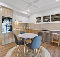 Day Dreaming - Sydneys Hotel