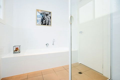 Aldinga Beach Experience - Sydneys Hotel 2