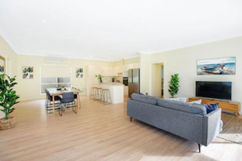 Aldinga Beach Experience - Sydneys Hotel 0