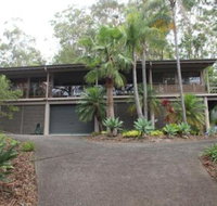 LIZ LAKE - Sydneys Hotel
