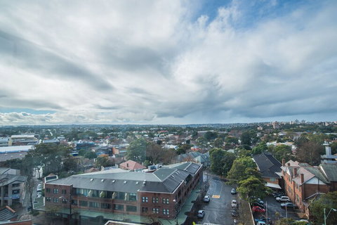 Modern, Spacious Apt@liverpool With Incredible Views - Sydneys Hotel 1